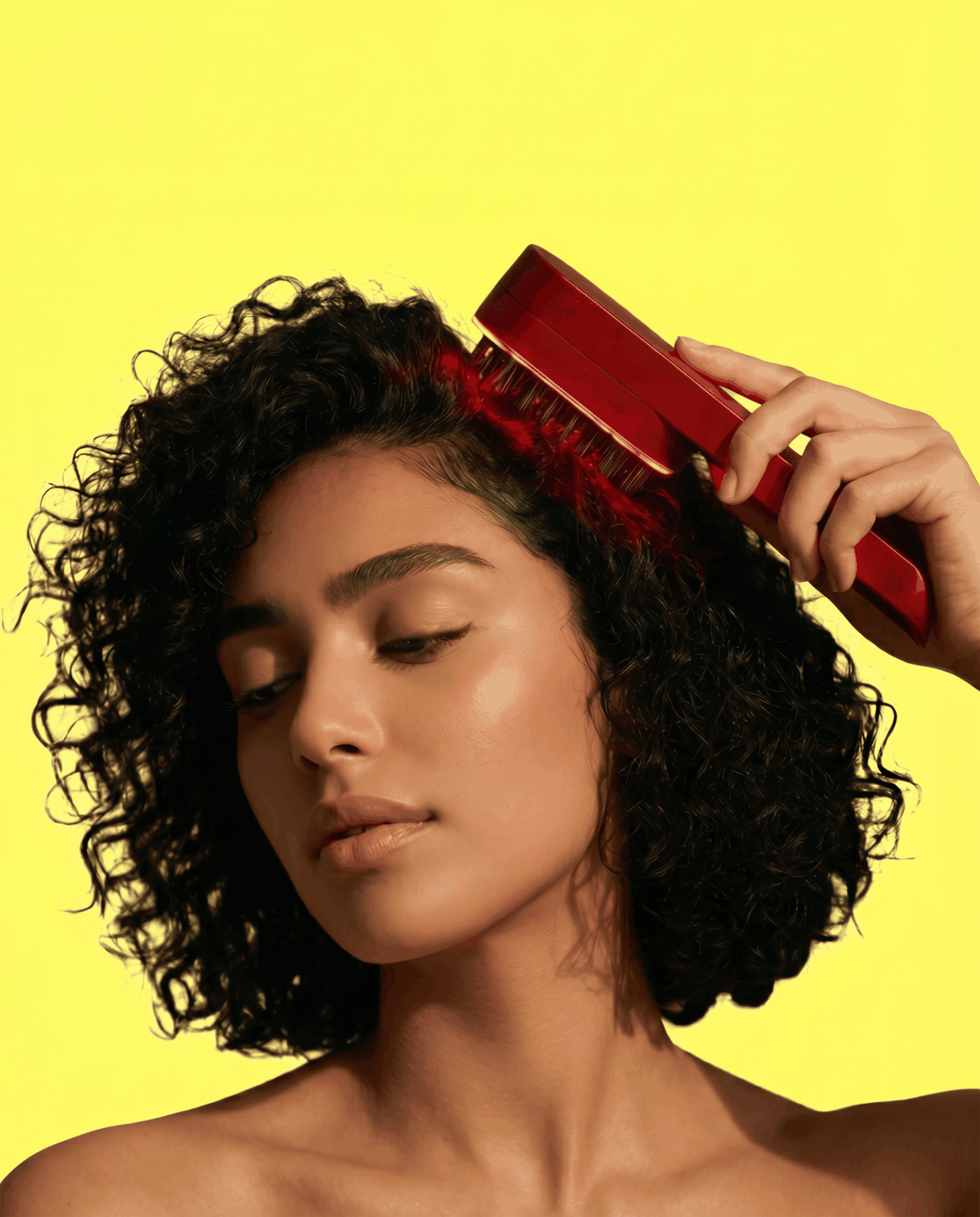 Customer using the Sol&co. Nova red-light hair brush